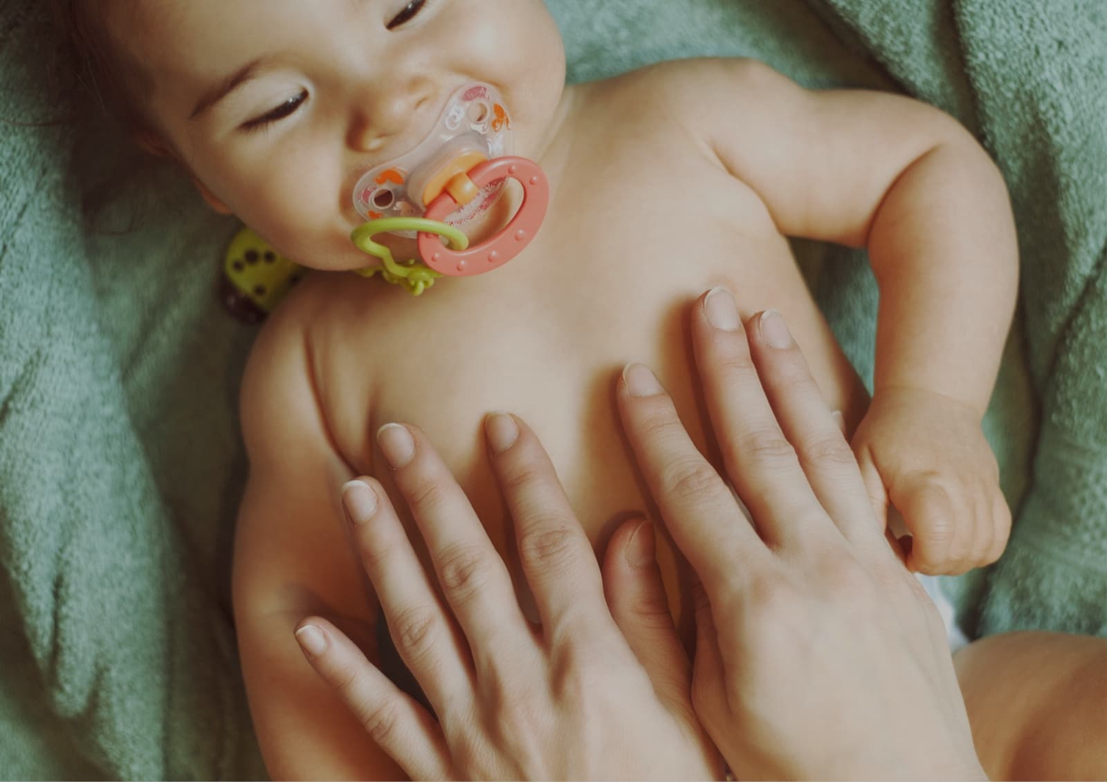 Pentingnya Baby Massage: Rahasia Si Kecil Tidur Nyenyak & Bebas Rewel